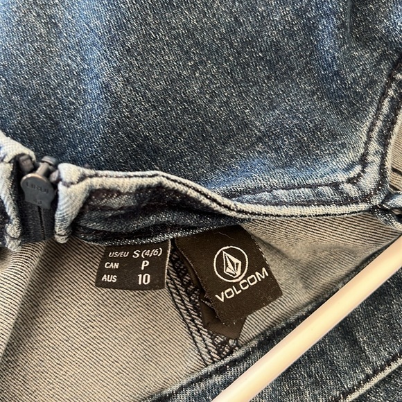 Women's size small volcom denim overall shorts - Picture 3 of 3